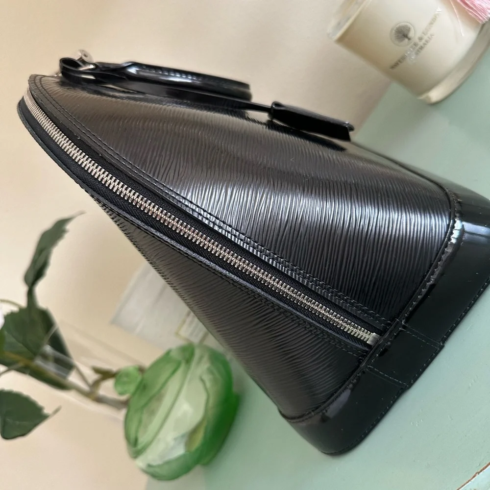 Vintage Louis Vuitton Alma GM electric epi EUC black epi Leather - Picture 12 of 17